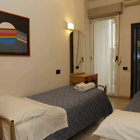 Hotel Dina 3*