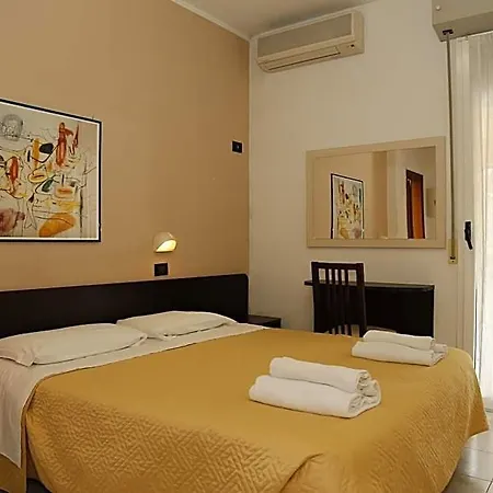 Hotel Dina 3*