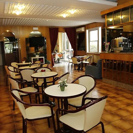 Hotel Dina 3*