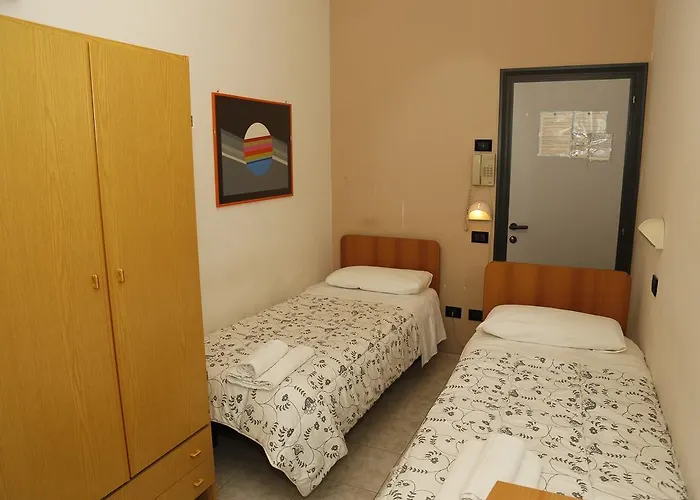 Ξενοδοχείο Dina 3*
