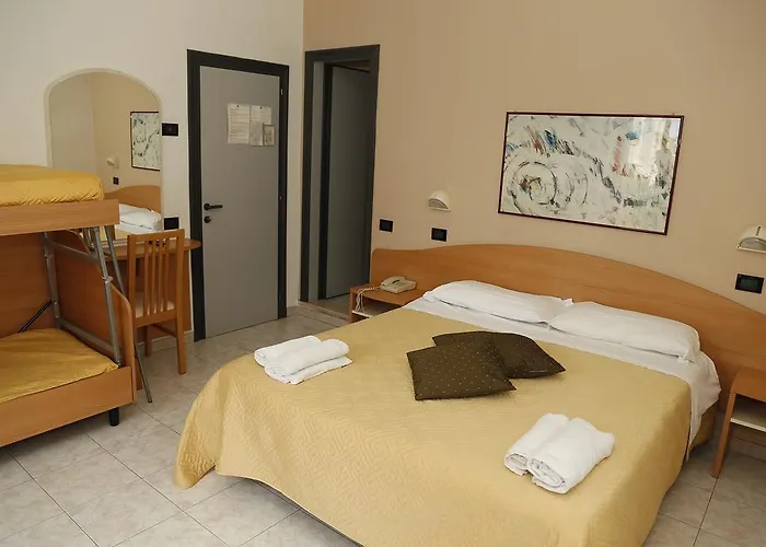 Ξενοδοχείο Dina 3*