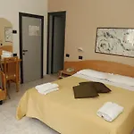Hotel Dina 3*
