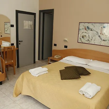 Hotel Dina 3*